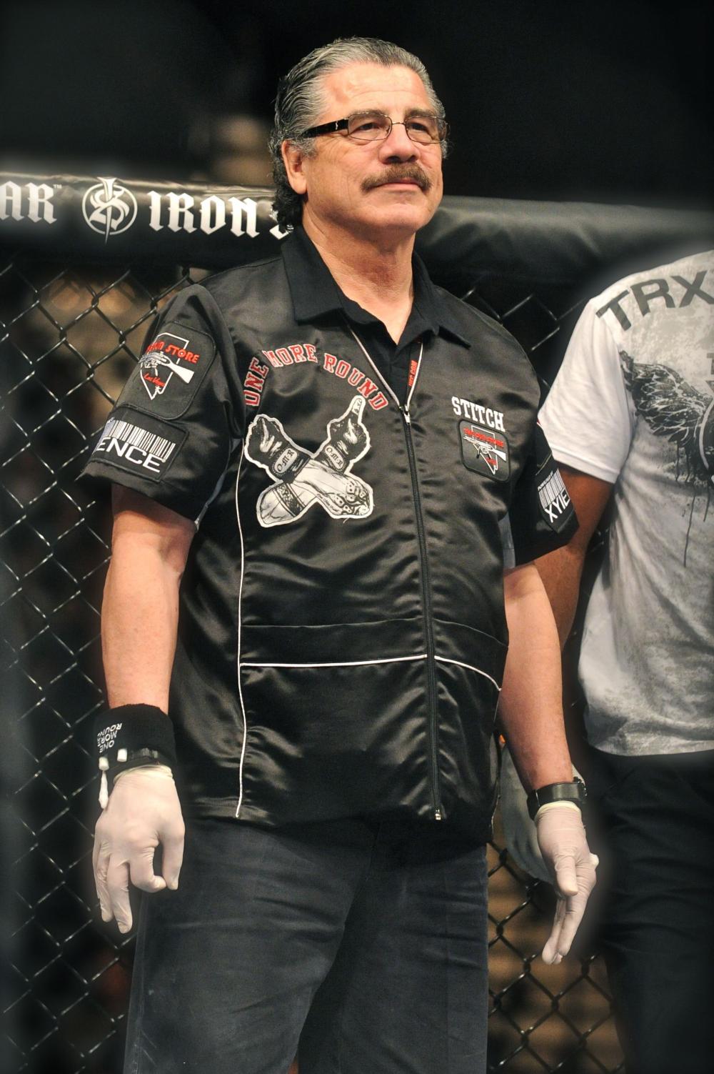 Тренер катмен. Тренер катмен. Чак бодак. Тренер катмен. Ингалятор усик с фьюри.