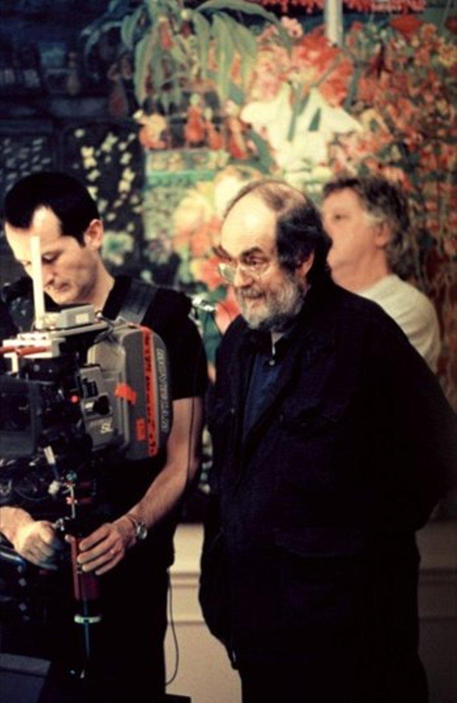 Eyes wide shut 1999. стэнли кубрик 1999. кубрик закрытыми глазами. с широко закрытыми глазами 1999 кубрик. Stanley kubrick eyes wide shut.