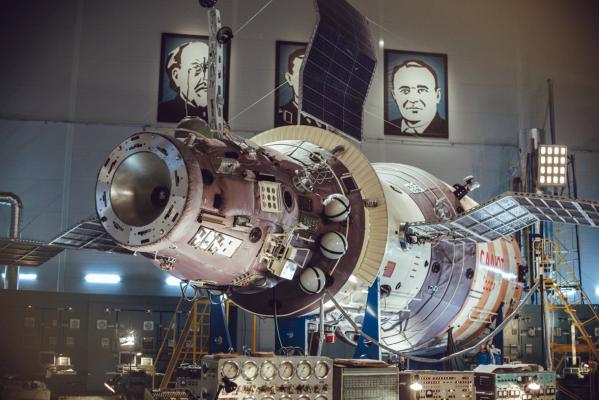 Кадр фильма Салют-7