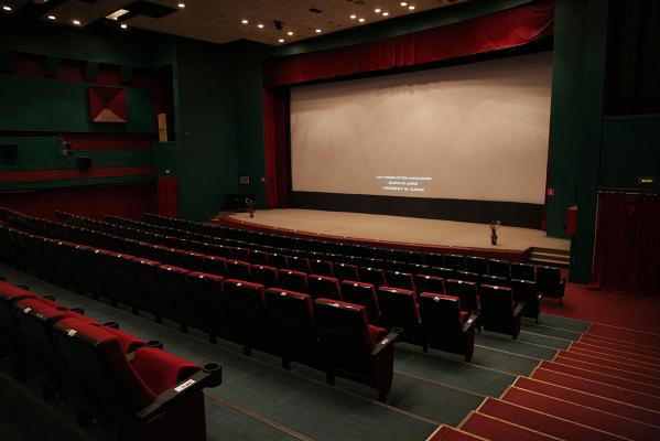 Кинотеатр подвиг колпино. Кинотеатр подвиг колпино. Кинотеатр подвиг колпино. Сквер фонтан подвиг колпино. Кдц подвиг колпино.