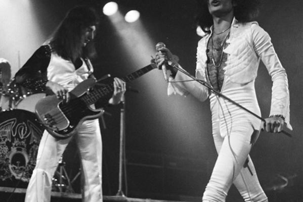 Кадр фильма Queen: Live in Bohemia