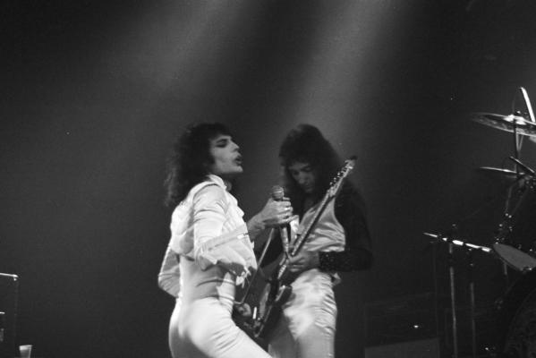 Кадр фильма Queen: Live in Bohemia