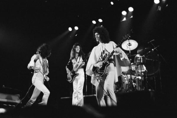 Кадр фильма Queen: Live in Bohemia