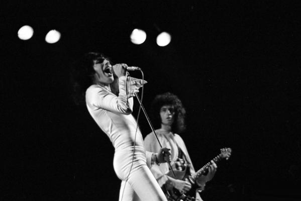Кадр фильма Queen: Live in Bohemia