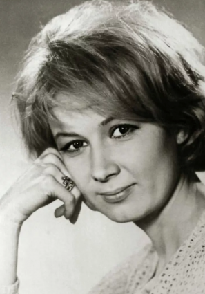 Алла Демидова