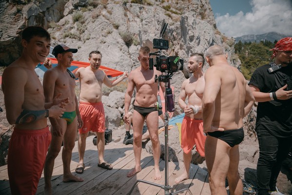 Кадр со съемок фильма В потоке трех стихий